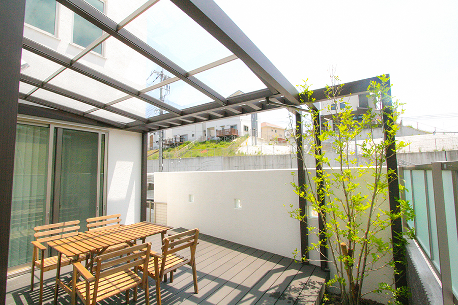 お庭に屋根をつけより快適に過ごせる空間へ 一戸建て ペット共生 リフォーム事例 Lixilリフォームネット