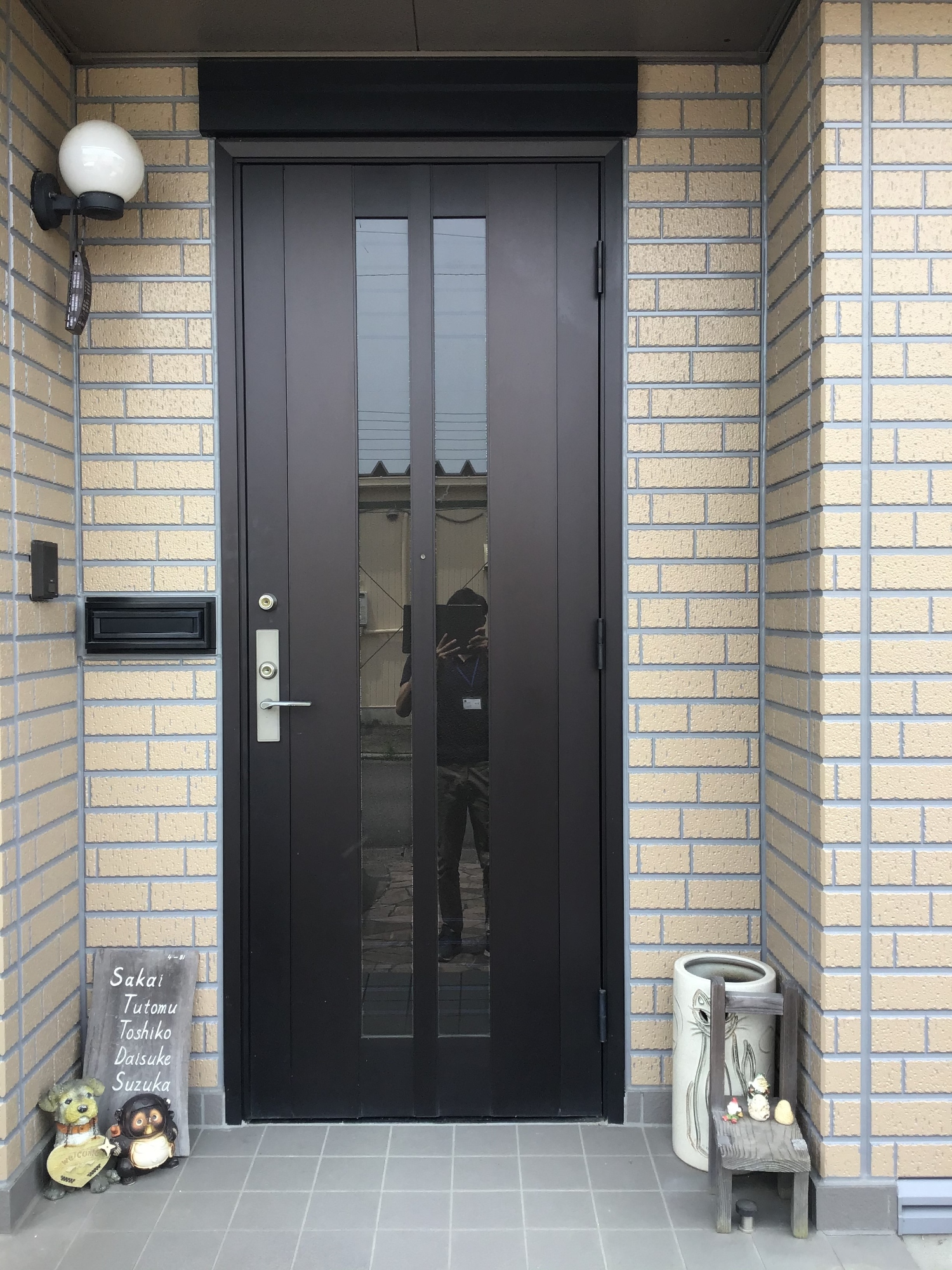 新しい玄関ドア 一戸建て 防犯 高気密 高断熱 リフォーム事例 Lixilリフォームネット