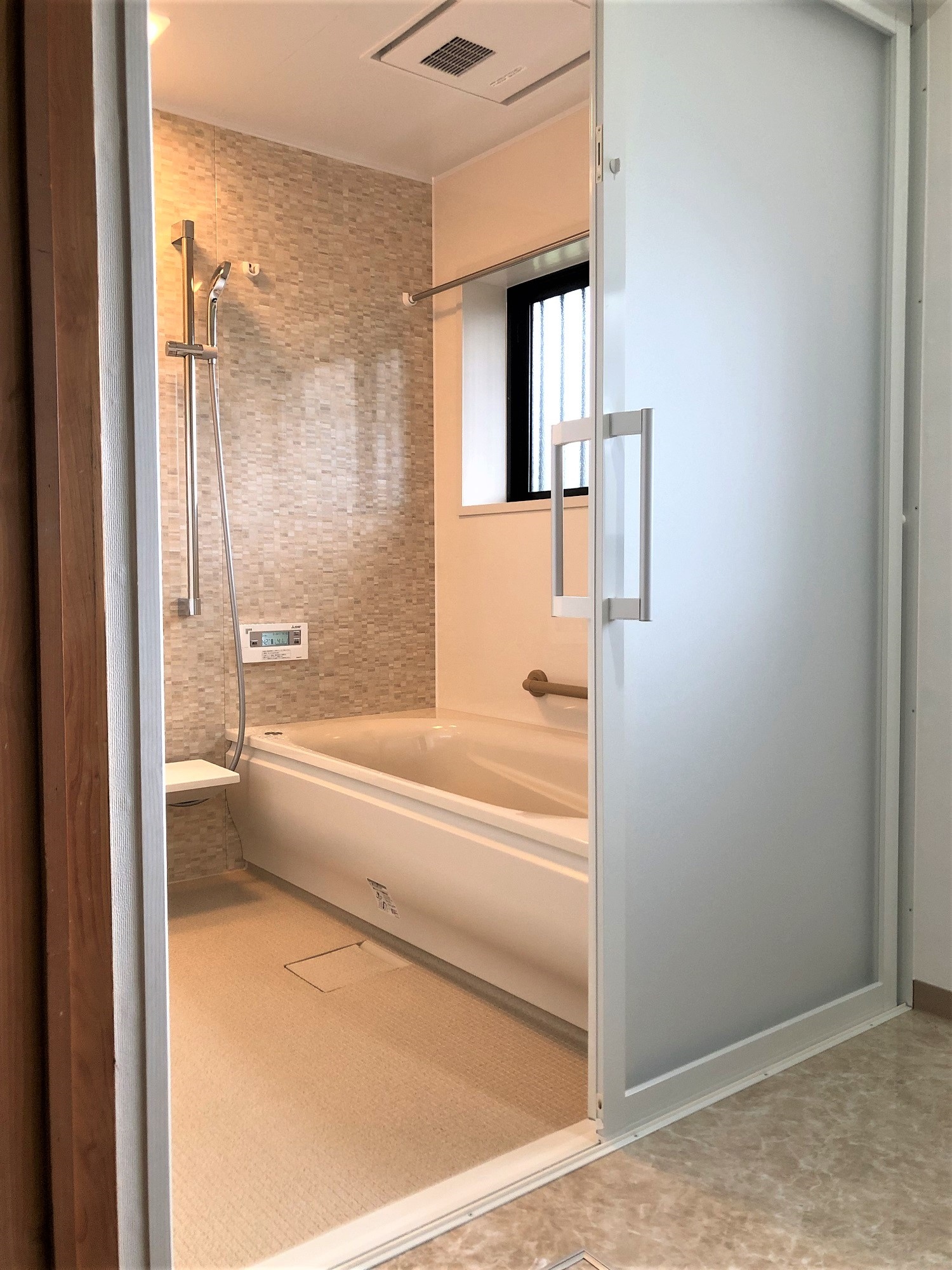 浴室・洗面所リフォーム／TOTO サザナ ＨＳシリーズ Ｔタイプ 1717サイズ１坪タイプ を設置