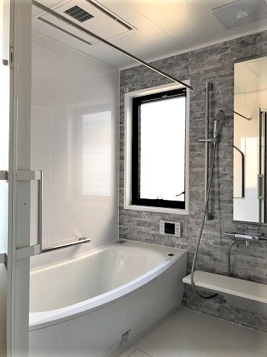浴室はTOTOサザナHSシリーズ Tタイプ 1618サイズを設置。洗面化粧台はTOTOオクターブを設置。