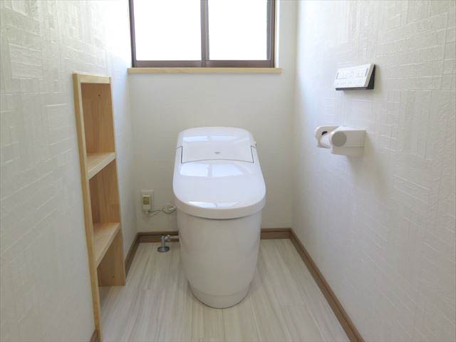 スマートなデザインのトイレ