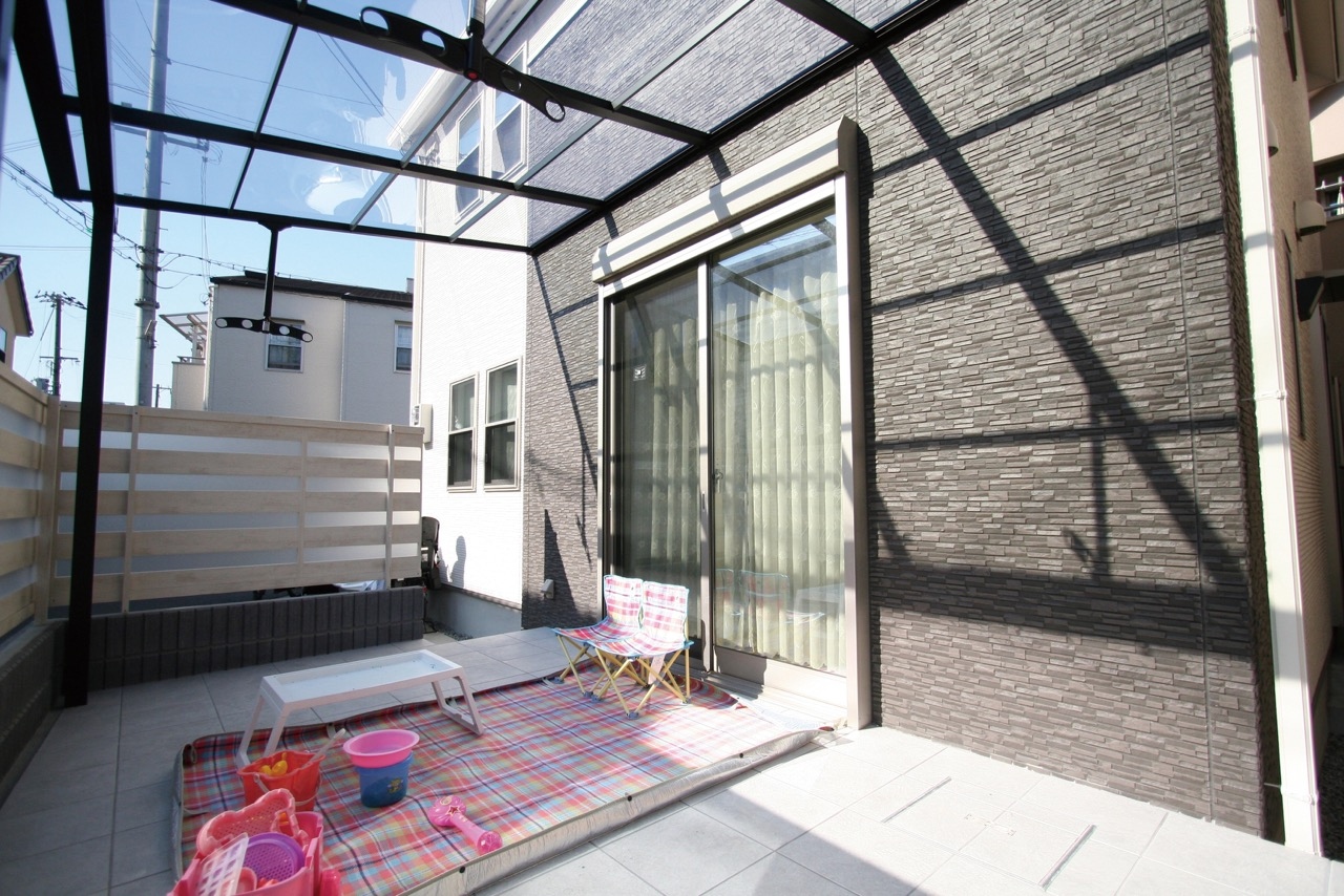 テラス屋根とフェンスで作る快適空間