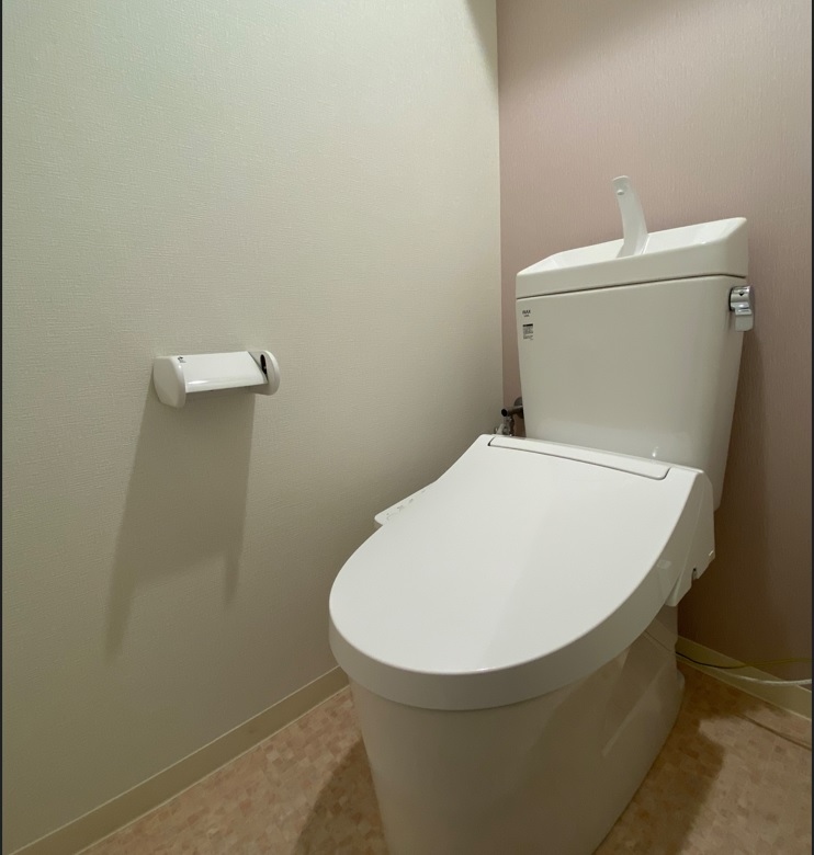 トイレ空間も明るくすっきりを意識して。